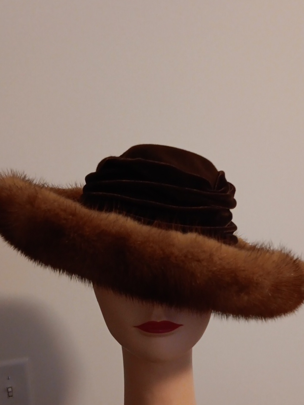 Vintage Brown Fur Women's Hat - Classic Winter Style